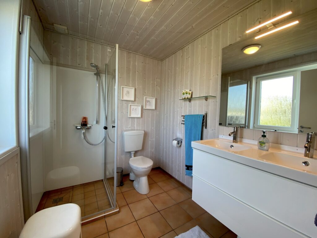 Ferienhaus WackerMagic Hauptbad im Erdgeschoss mit Dusche